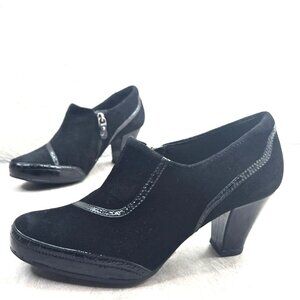 Clarks Comfort Ankle Booties Size 6 Black Suede Preppy Block Heel Shoe Boots